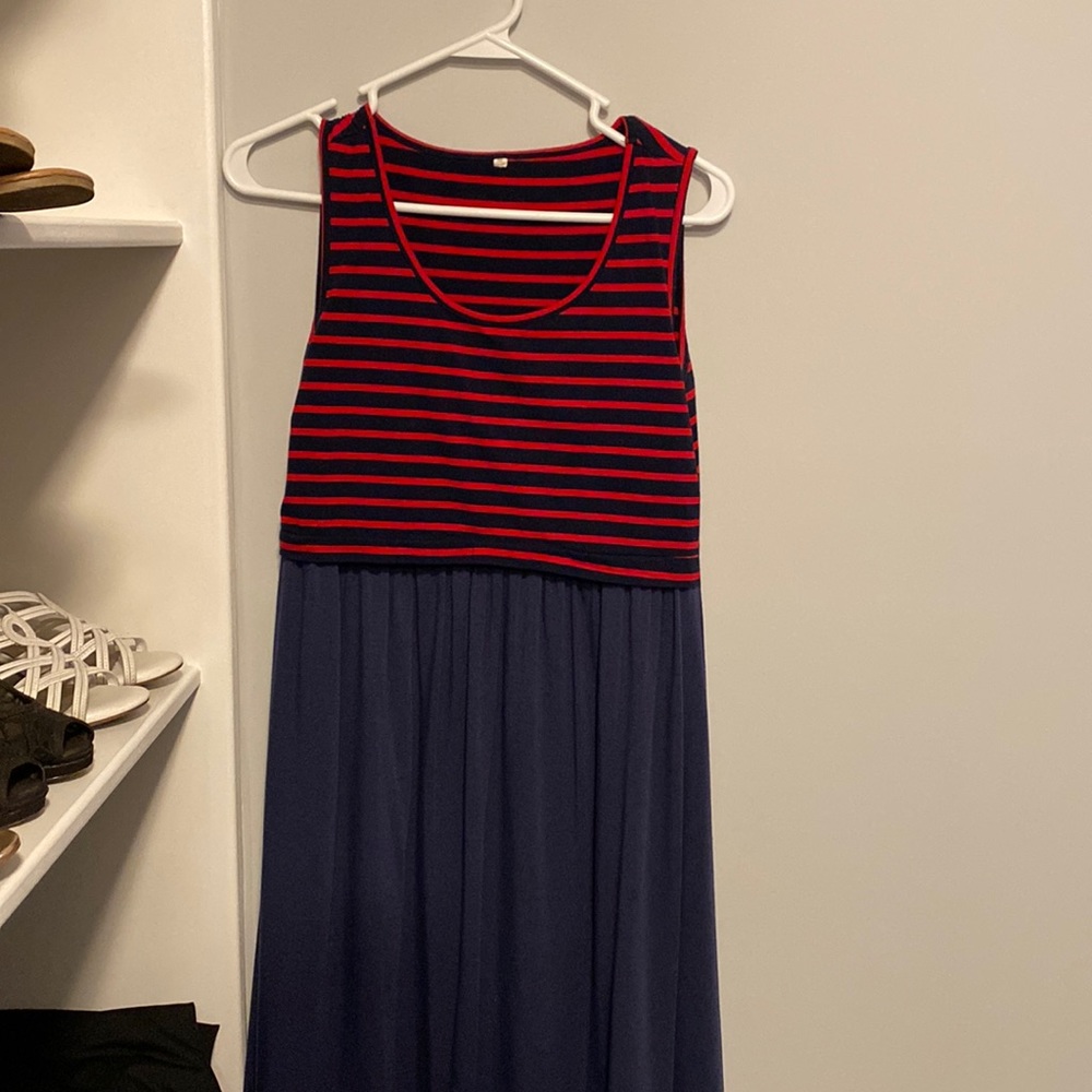 Medium maternity dress. Super comfortable all throughout pregnancy.